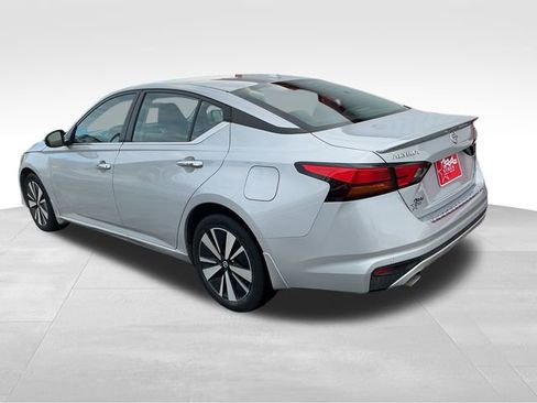 Used 2022 Nissan Altima 2.5 SV w/ SV Premium Package image 5