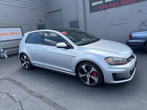 Used 2017 Volkswagen GTI SE FWD image 1