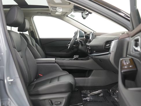 Used 2021 Nissan Rogue SL w/ Premium Package AWD/4WD image 11