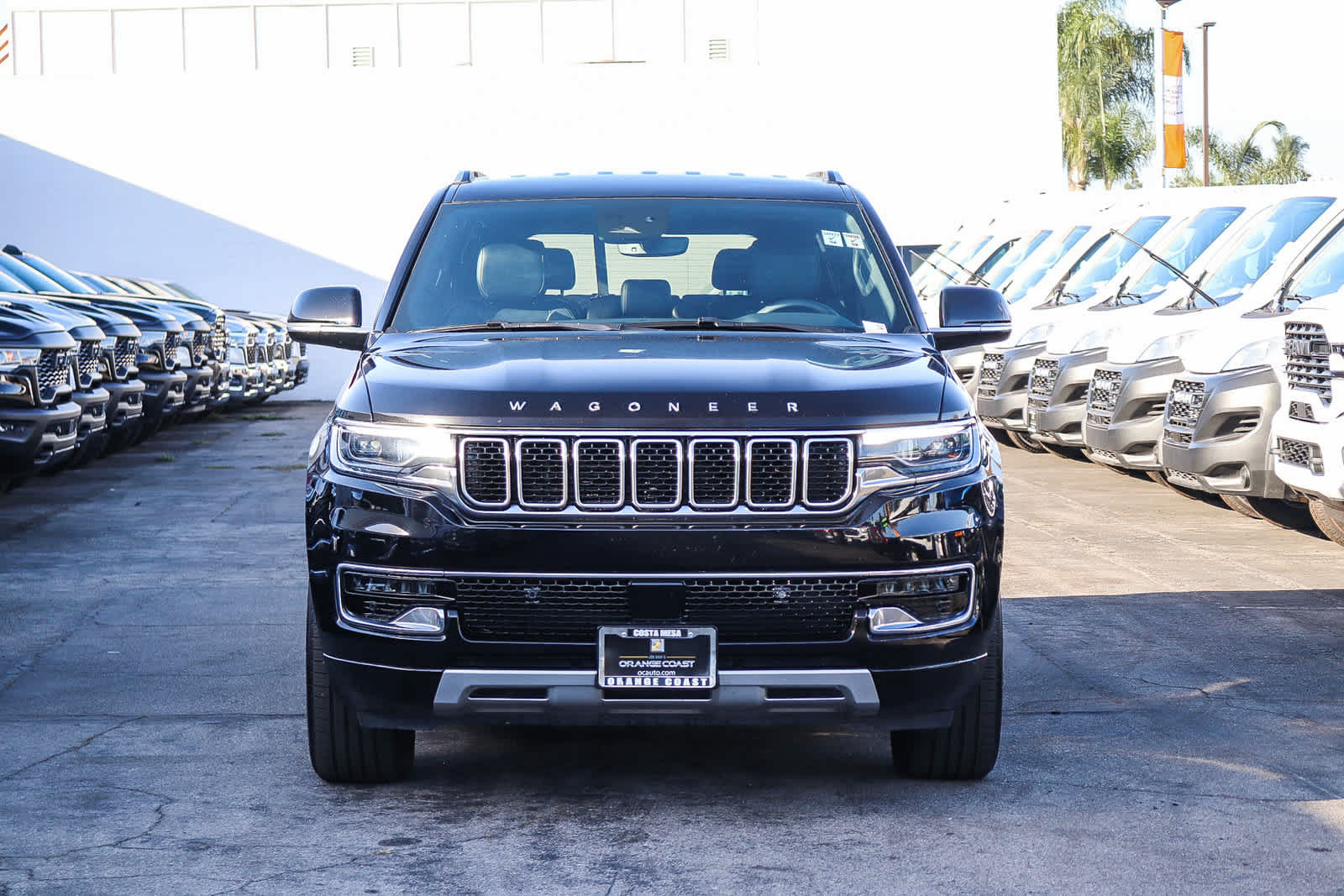 Used 2024 Jeep Wagoneer L Series II RWD image 2