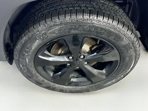 Used 2023 Jeep Cherokee Altitude Lux AWD/4WD image 30