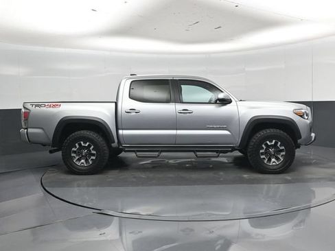 Used 2022 Toyota Tacoma TRD Off-Road AWD/4WD image 2