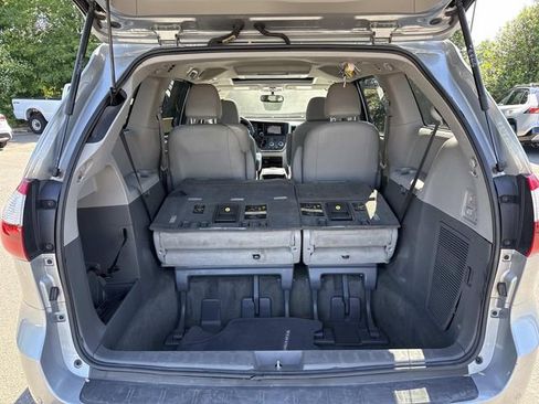 Used 2015 Toyota Sienna XLE Premium FWD image 10