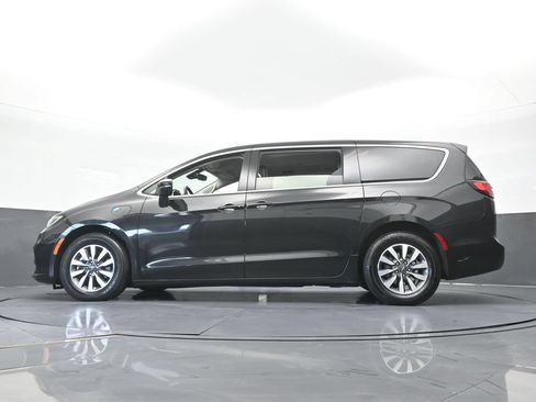 Used 2023 Chrysler Pacifica Touring-L FWD image 57