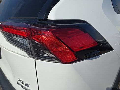 Used 2020 Toyota RAV4 XLE w/ Convenience Package AWD/4WD image 10