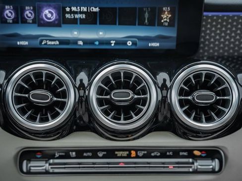 Certified 2025 Mercedes-Benz GLB 250 4MATIC image 24