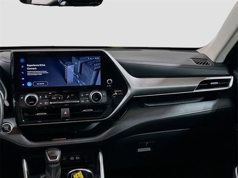 Used 2024 Toyota Highlander XLE image 21