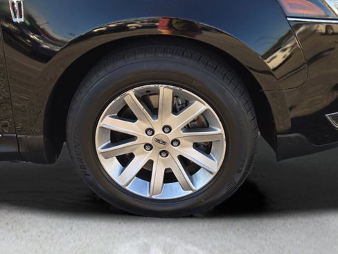 Used 2014 Lincoln MKT image 3