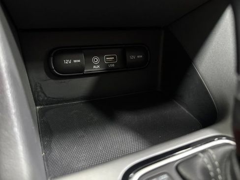 Used 2018 Kia Niro FE FWD image 19