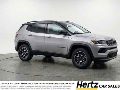 Used 2025 Jeep Compass Trailhawk image 1