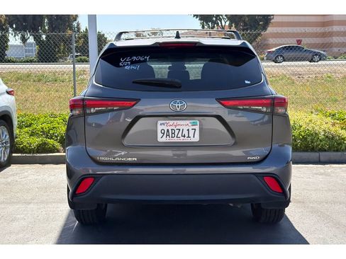 Used 2022 Toyota Highlander L AWD/4WD image 6
