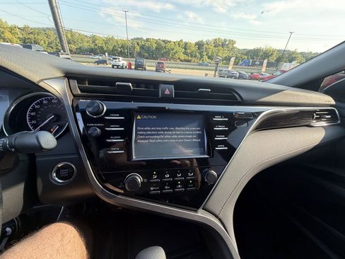 Used 2018 Toyota Camry LE w/ Convenience Package FWD image 26