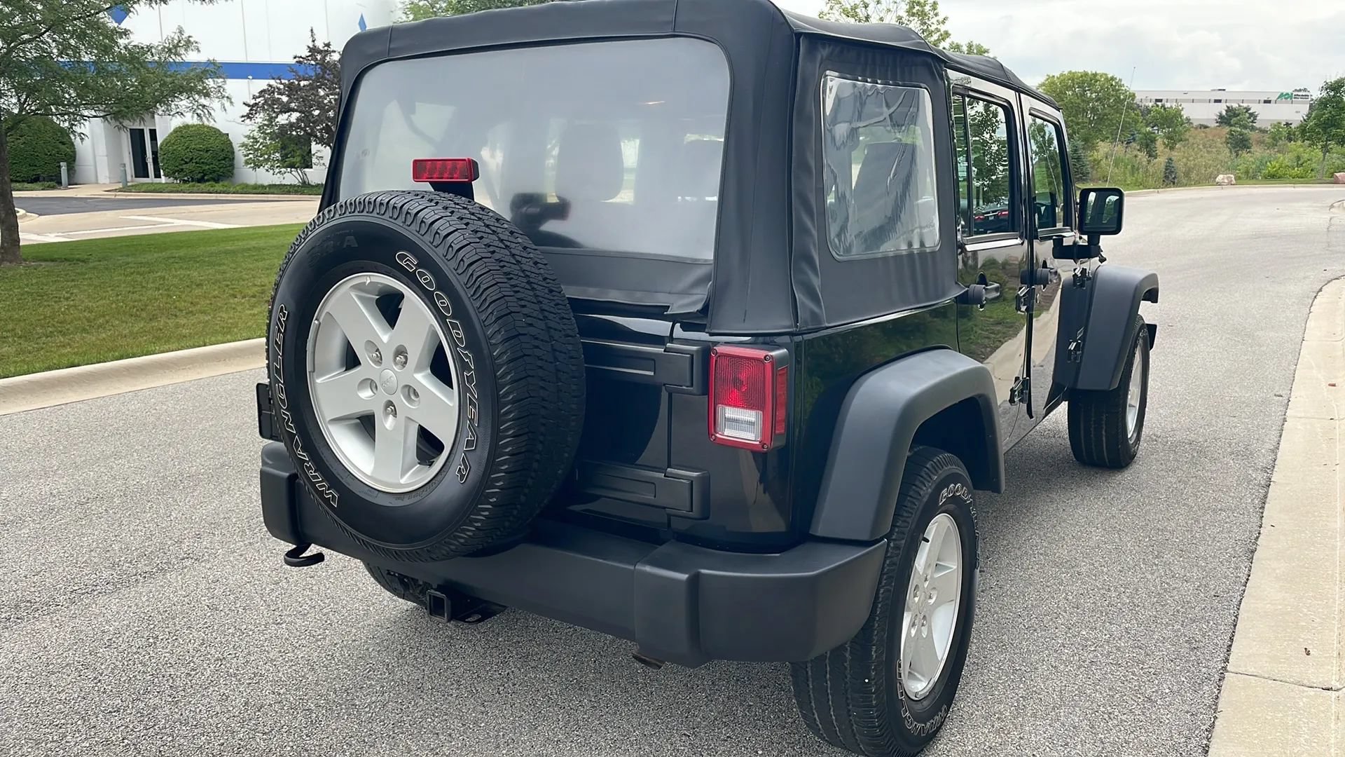 Used 2017 Jeep Wrangler Unlimited Sport AWD/4WD image 8