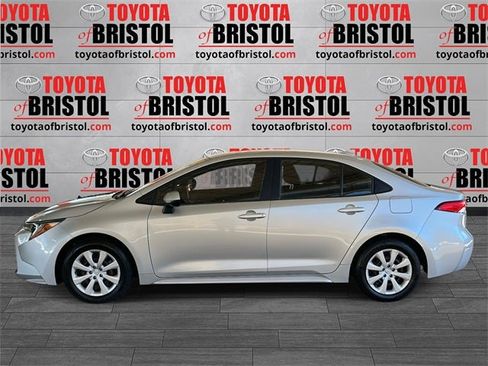 Used 2021 Toyota Corolla LE image 6