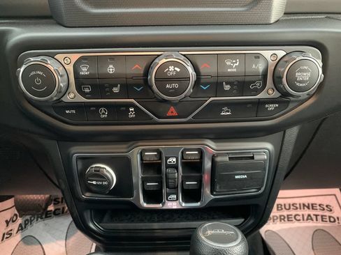 Used 2023 Jeep Gladiator Overland AWD/4WD image 11