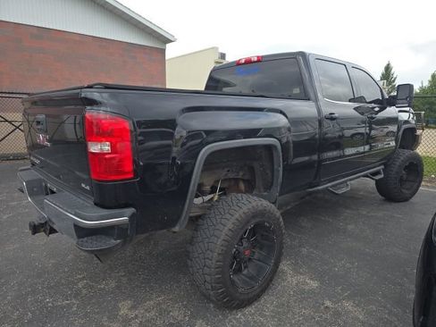 Used 2017 GMC Sierra 2500 SLE w/ Suspension Package, Off-Road AWD/4WD image 5