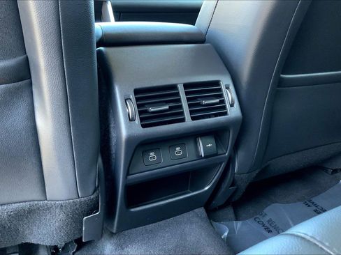 Used 2024 Land Rover Discovery Sport S image 34