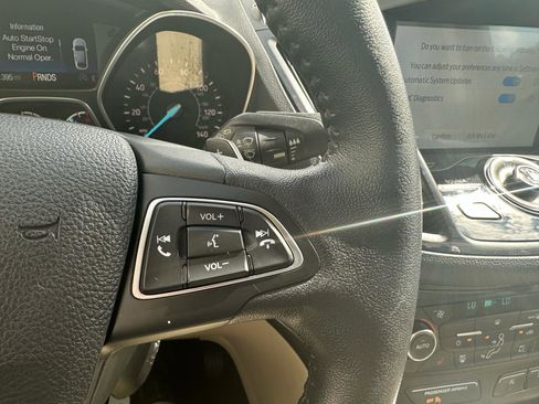 Used 2017 Ford Escape Titanium image 11