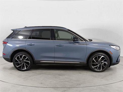 Used 2025 Lincoln Corsair Reserve image 6