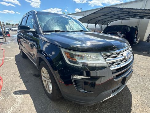 Used 2018 Ford Explorer XLT w/ Equipment Group 202A AWD/4WD image 3