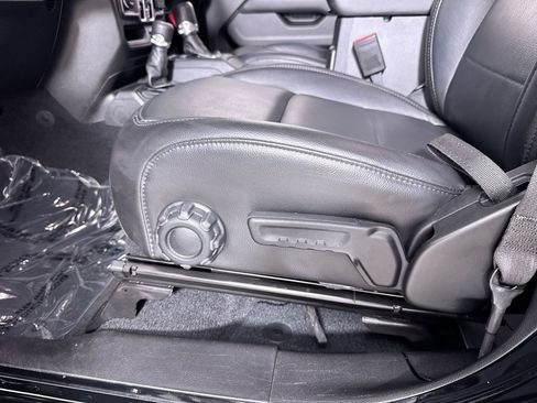 Used 2023 Jeep Wrangler Unlimited Sahara AWD/4WD image 12