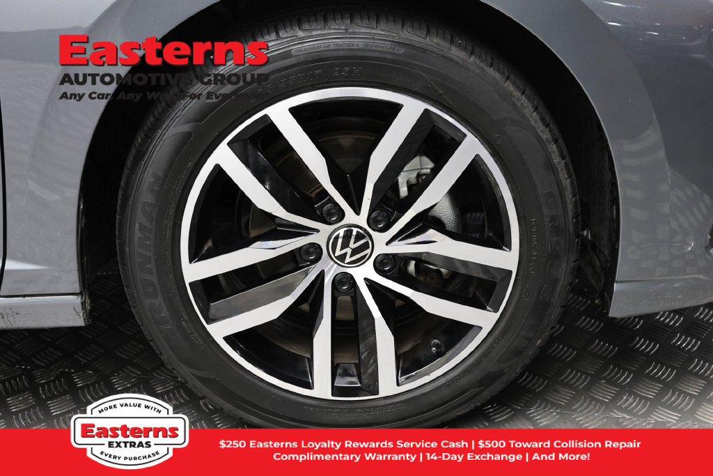 Used 2025 Volkswagen Jetta SE FWD image 31