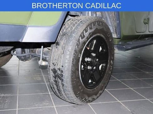 Used 2022 Jeep Gladiator Sport image 14