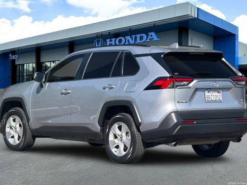 Used 2020 Toyota RAV4 XLE w/ XLE Grade Weather Package AWD/4WD image 10