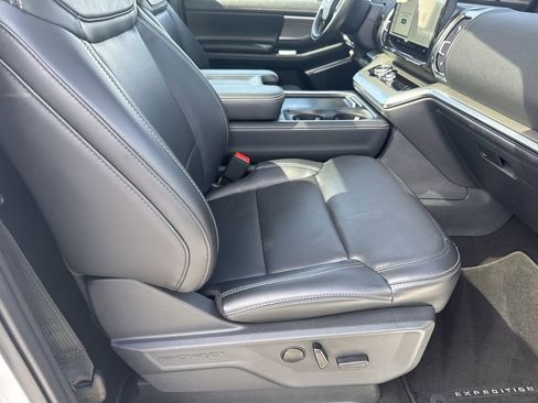 Used 2025 Ford Expedition Max Platinum image 13