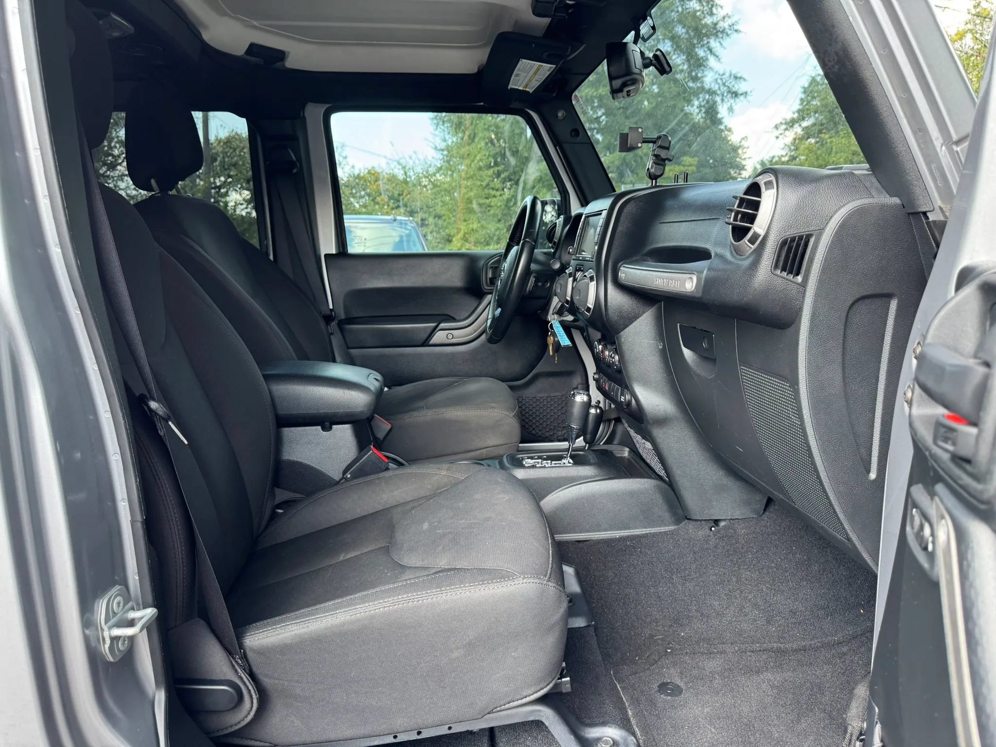 Used 2017 Jeep Wrangler Unlimited Sport w/ Quick Order Package 24S AWD/4WD image 24