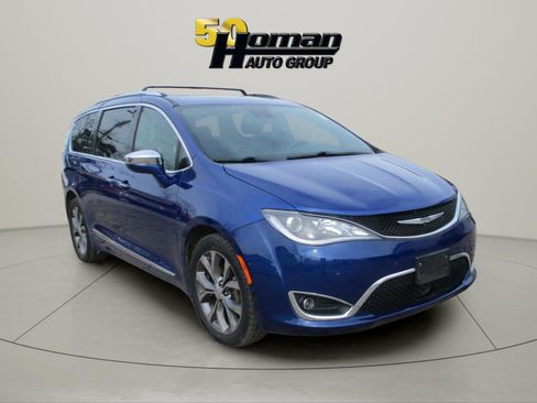 Used 2020 Chrysler Pacifica Limited image 4