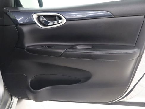 Used 2019 Nissan Sentra SR w/ Premium Package (SR) image 21