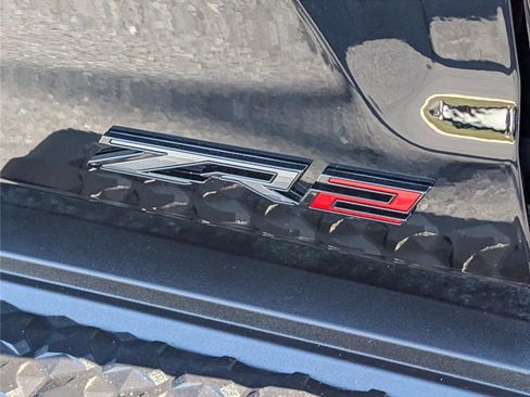 Used 2025 Chevrolet Colorado Z71 w/ Midnight Edition image 9