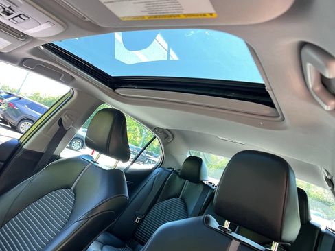 Used 2020 Toyota Camry SE w/ Sunroof Package FWD image 20