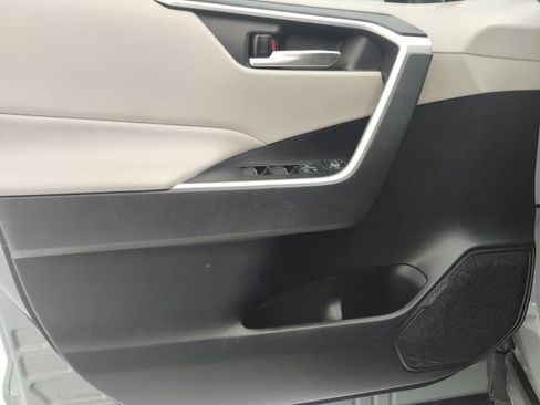 Used 2022 Toyota RAV4 XLE FWD image 11