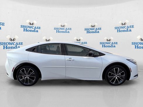 Used 2024 Toyota Prius XLE FWD image 9