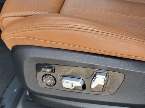 Used 2019 BMW X7 xDrive40i w/ Premium Package AWD/4WD image 12