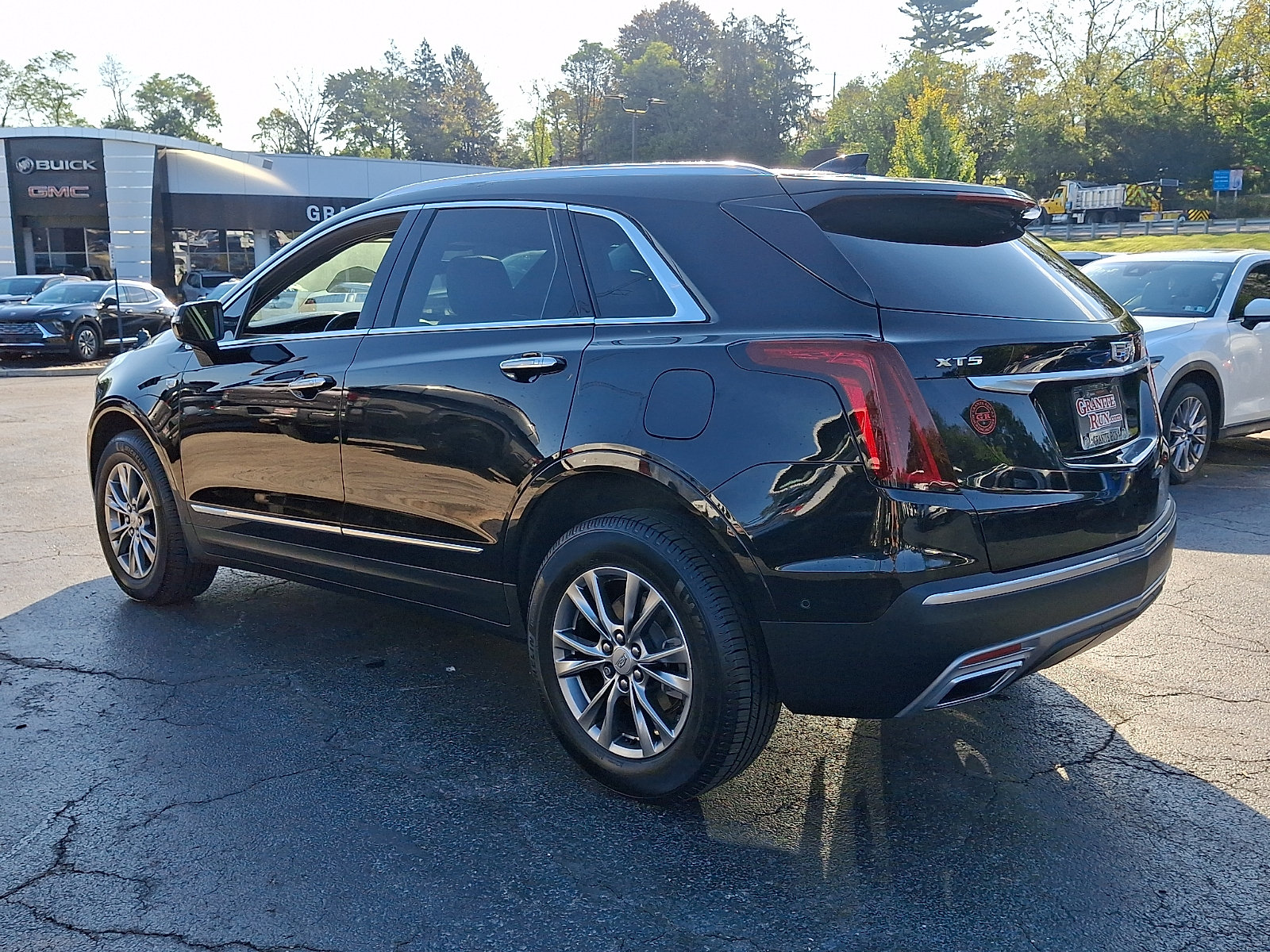 Used 2023 Cadillac XT5 Premium Luxury w/ Technology Package FWD image 4