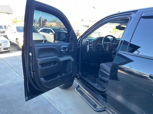 Used 2018 Chevrolet Silverado 1500 LT w/ Redline Edition AWD/4WD image 9