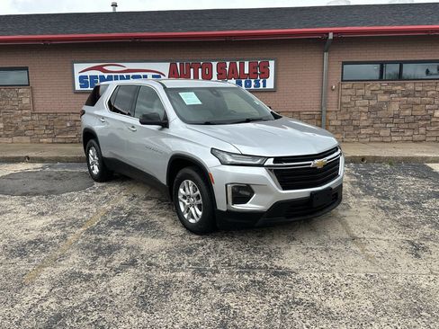 Used 2022 Chevrolet Traverse LS FWD image 2