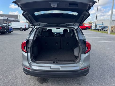 Used 2024 GMC Terrain SLE FWD image 18