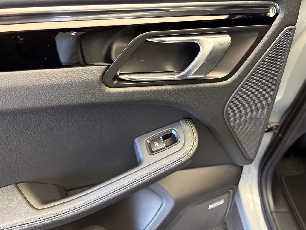 Certified 2026 Porsche Macan AWD/4WD image 20