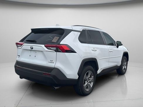 Used 2024 Toyota RAV4 LE AWD/4WD image 9