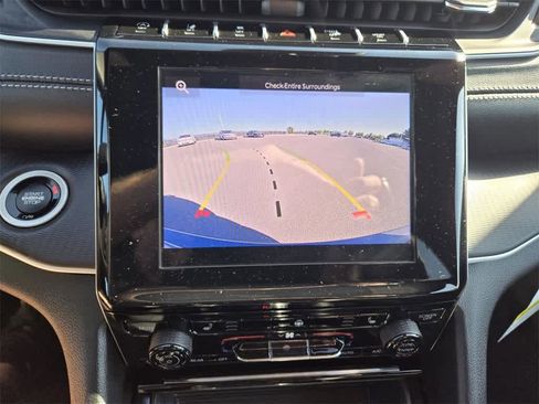 New 2025 Jeep Grand Cherokee Altitude image 18