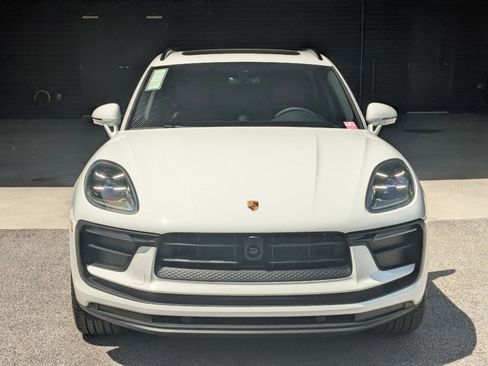 Used 2025 Porsche Macan image 6