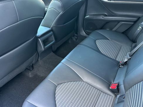 Used 2022 Toyota Camry SE FWD image 11