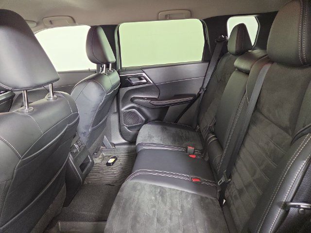 Used 2024 Mitsubishi Outlander SE AWD/4WD image 16