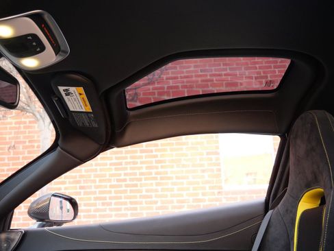Used 2019 McLaren 720S RWD image 17