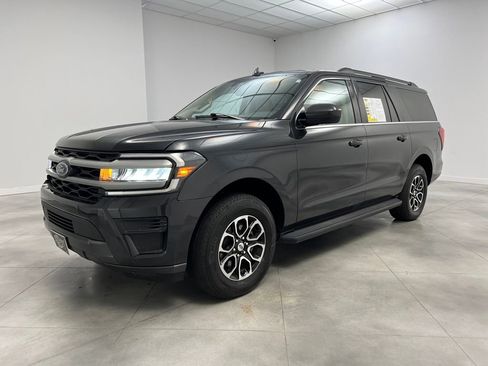 Used 2024 Ford Expedition Max XLT image 3