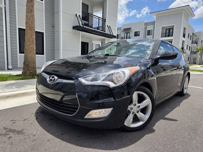 Used 2014 Hyundai Veloster w/ Style Package 02